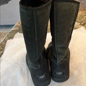 Black Ugg boots